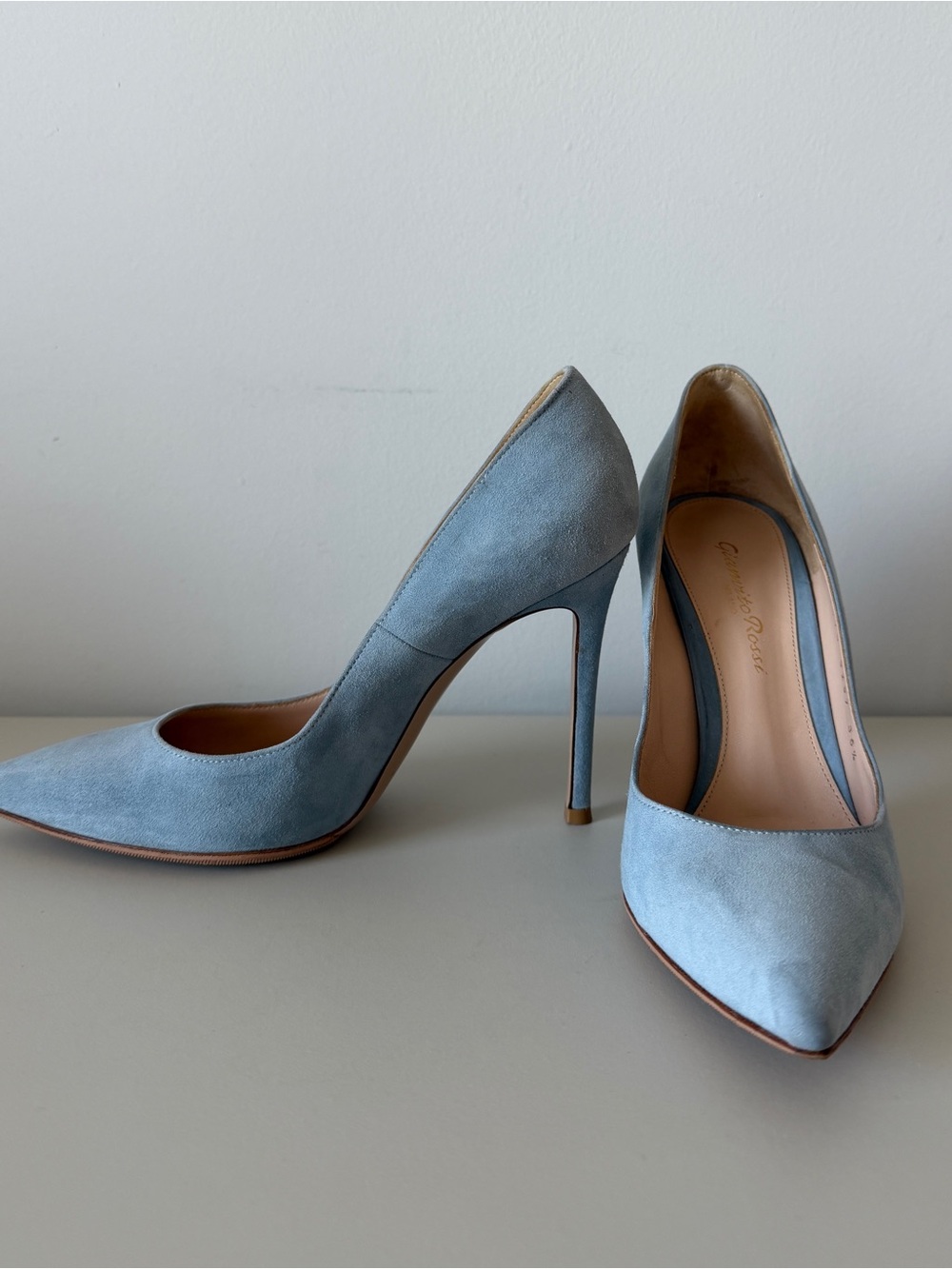 Gianvito Rossi Sky Blue Suede Pointed-Toe Pumps - Picture 3 of 8